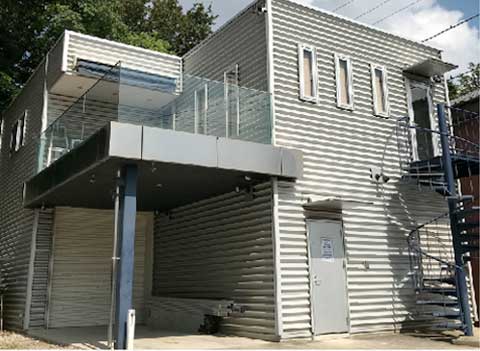 有限会社ティ・クラフト、二階建てシルバーの社屋